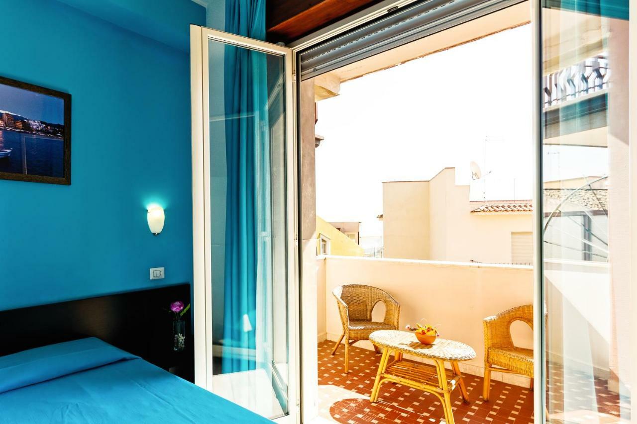 Seaview Terrace Sunny Apartment จีอาร์ดีนี นักซอส ภายนอก รูปภาพ